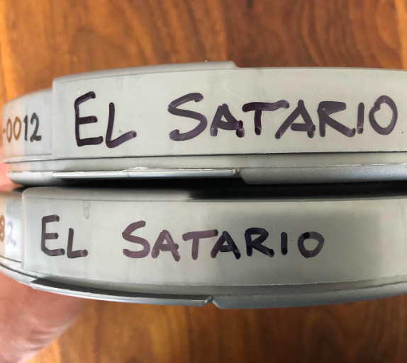 Close-up image of two film reels labelled EL SATARIO